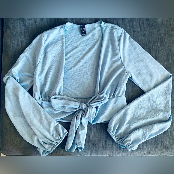 NWOT - Windsor brand - Crop Top With Tie in Front - Size Small - Picture 1 of 5